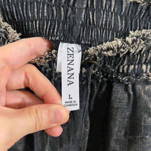 Zenana Mineral Frayed Hem Washed Shorts distressed black size L - Picture 4 of 8